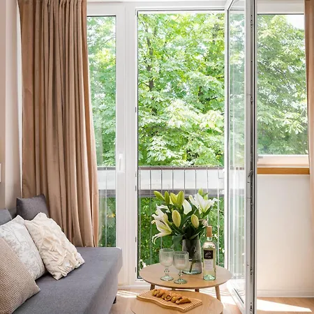 Sunny Relaxing At Chlodna 15 In The Strict Centre Metro Bus Tram * 华沙