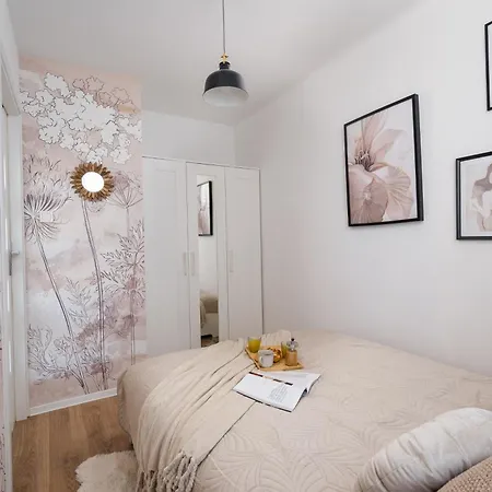 公寓 Sunny Relaxing At Chlodna 15 In The Strict Centre Metro Bus Tram