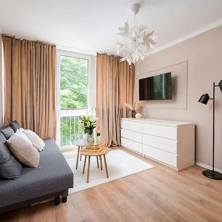 Sunny Relaxing At Chlodna 15 In The Strict Centre Metro Bus Tram